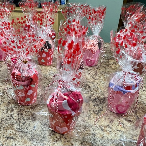 2/$10 VALENTINES CUPCAKE SOCKS❤️💝🩷 - Picture 7 of 13